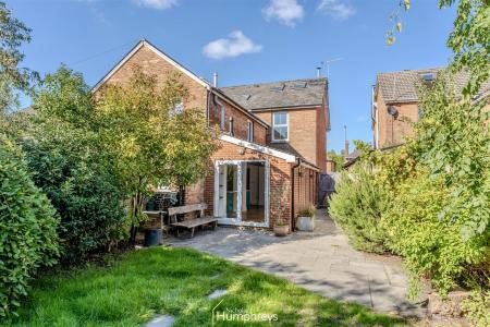 4 bedroom Semi-detached house to let in Leigh Road, Wimborne