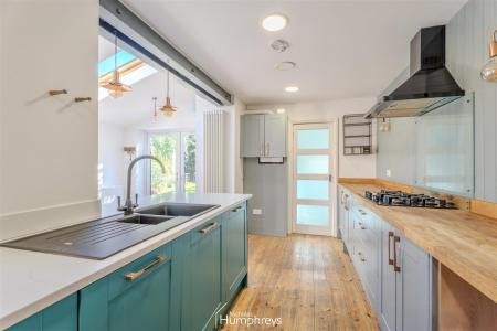 4 bedroom Semi-detached house to let in Leigh Road, Wimborne