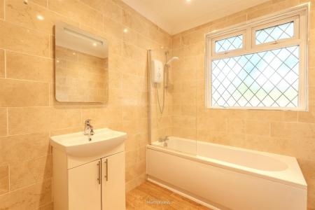 2 bedroom Detached bungalow to let in Woolsbridge Road, Ashley Heath