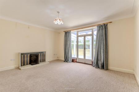 2 bedroom Detached bungalow to let in Woolsbridge Road, Ashley Heath