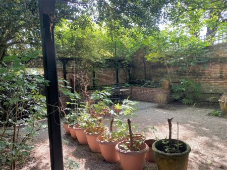 4 bedroom Town house to let in West Borough, Wimborne