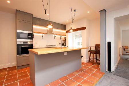 4 bedroom Town house to let in West Borough, Wimborne
