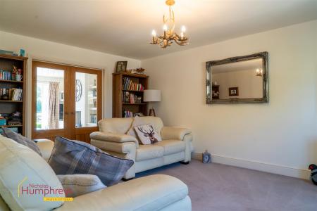 4 bedroom Detached house to let in Tower Close, Chalbury, Wimborne