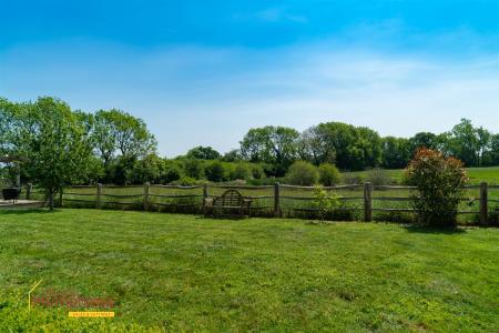 4 bedroom Detached house to let in Tower Close, Chalbury, Wimborne