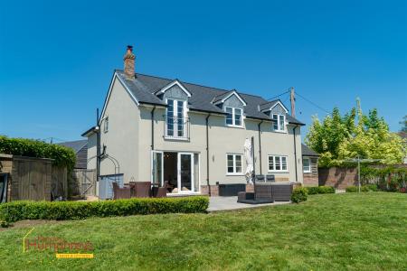 4 bedroom Detached house to let in Tower Close, Chalbury, Wimborne