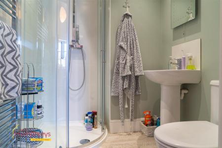 4 bedroom Detached house to let in Tower Close, Chalbury, Wimborne