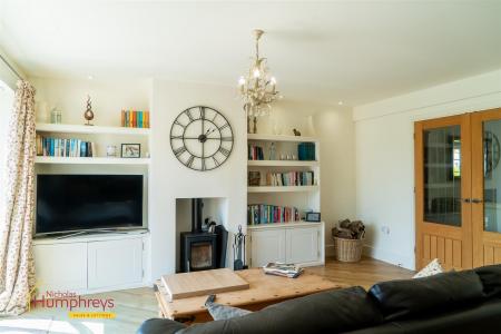 4 bedroom Detached house to let in Tower Close, Chalbury, Wimborne