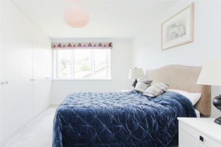 4 bedroom Detached house to let in Canford Magna, Wimborne