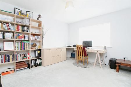 4 bedroom Detached house to let in Canford Magna, Wimborne