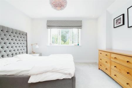 4 bedroom Detached house to let in Canford Magna, Wimborne