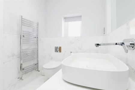 4 bedroom Detached house to let in Canford Magna, Wimborne