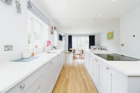 4 bedroom Detached house to let in Canford Magna, Wimborne