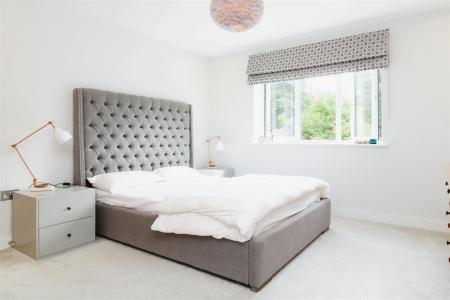 4 bedroom Detached house to let in Canford Magna, Wimborne