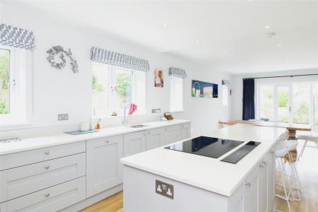 4 bedroom Detached house to let in Canford Magna, Wimborne