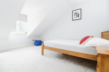 4 bedroom Detached house to let in Canford Magna, Wimborne