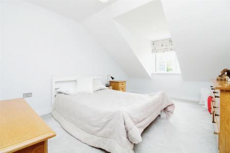 4 bedroom Detached house to let in Canford Magna, Wimborne