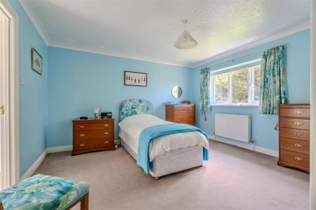 4 bedroom Detached house for sale in Hobbs Park, St. Leonards