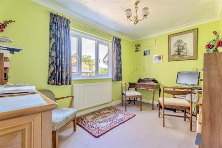 4 bedroom Detached house for sale in Hobbs Park, St. Leonards