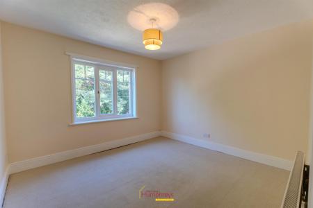 3 bedroom Semi-detached house to let in Greenhill Close, Wimborne