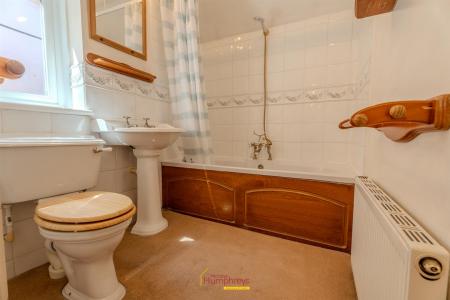 3 bedroom Semi-detached house to let in Greenhill Close, Wimborne