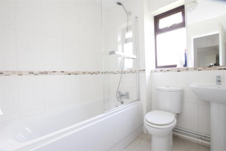 2 bedroom Semi-detached bungalow to let in Cuthbury Gardens, Wimborne