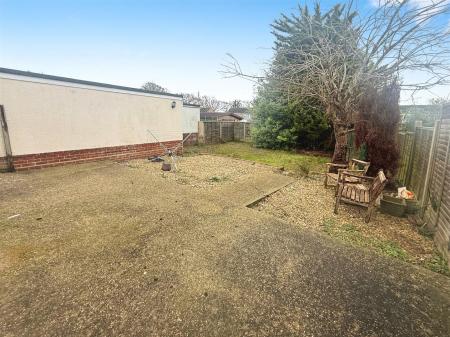 2 bedroom Detached bungalow to let in Dales Drive, Wimborne