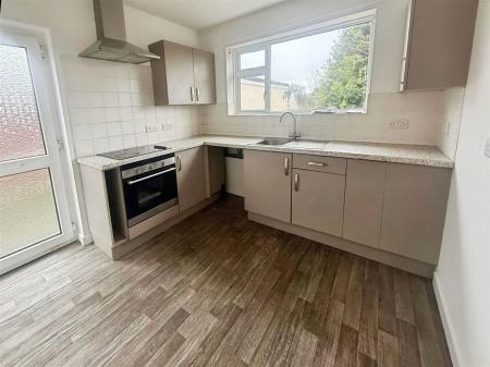 2 bedroom Detached bungalow to let in Dales Drive, Wimborne