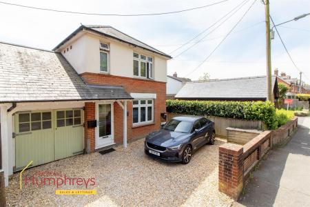 3 bedroom Detached house for sale in Wimborne Road, Colehill