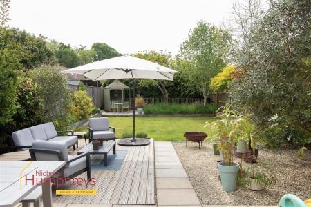 3 bedroom Detached house for sale in Wimborne Road, Colehill