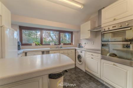 2 bedroom Detached house for sale in Rowlands Hill, Wimborne
