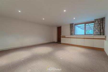 2 bedroom Detached house for sale in Rowlands Hill, Wimborne