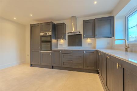 3 bedroom Detached house to let in Churchill Close, Sturminster Marshall, Wimborne