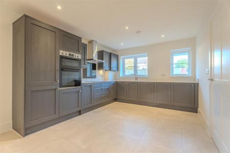 3 bedroom Detached house to let in Churchill Close, Sturminster Marshall, Wimborne