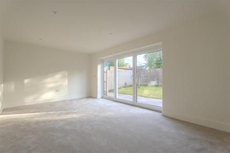 3 bedroom Detached house to let in Churchill Close, Sturminster Marshall, Wimborne