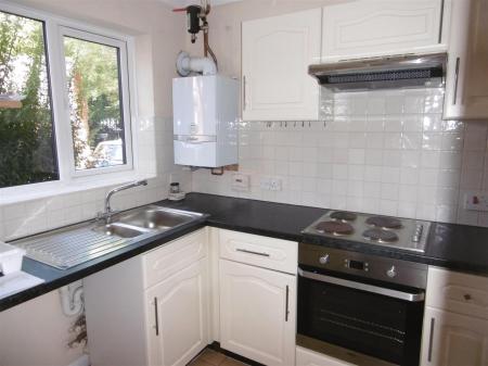 2 bedroom Semi-detached house to let in Sheppards Field, Wimborne