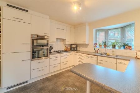 3 bedroom Detached house for sale in Corfe Halt Close, Corfe Mullen, Wimborne