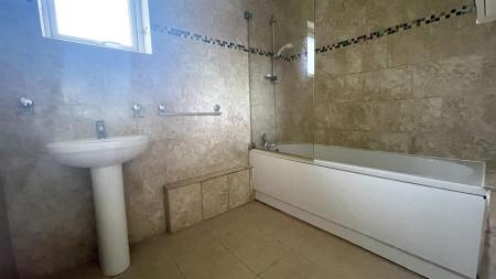 3 bedroom Apartment to let in Stirrup Close, Wimborne