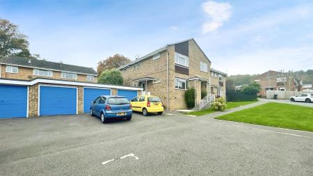 3 bedroom Apartment to let in Stirrup Close, Wimborne