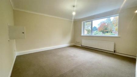 3 bedroom Apartment to let in Stirrup Close, Wimborne