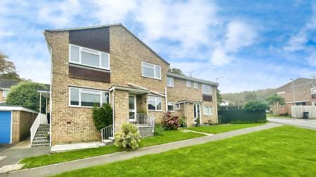 3 bedroom Apartment to let in Stirrup Close, Wimborne