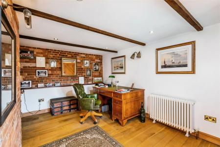 5 bedroom Detached house to let in Willett Road, Ashington, Wimborne