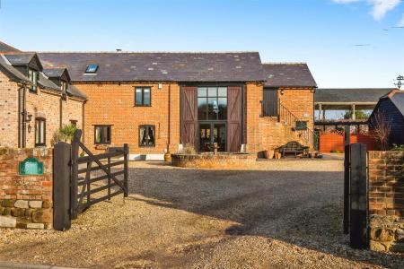 5 bedroom Detached house to let in Willett Road, Ashington, Wimborne