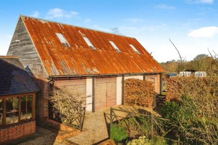 5 bedroom Detached house to let in Willett Road, Ashington, Wimborne