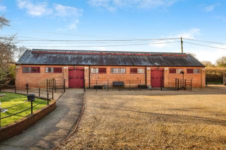 5 bedroom Detached house to let in Willett Road, Ashington, Wimborne