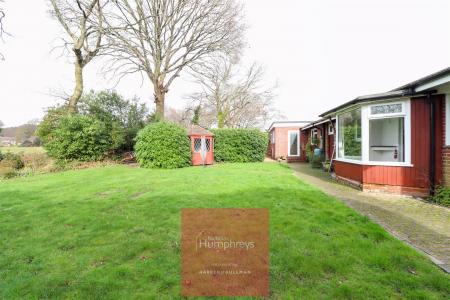 2 bedroom Detached bungalow to let in Cedar Drive, Wimborne