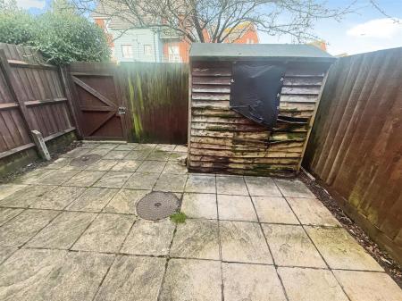 3 bedroom Semi-detached house to let in Vallis Close, Poole