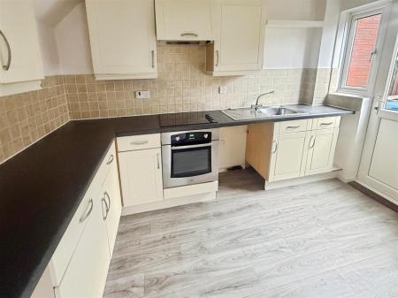 3 bedroom Semi-detached house to let in Vallis Close, Poole