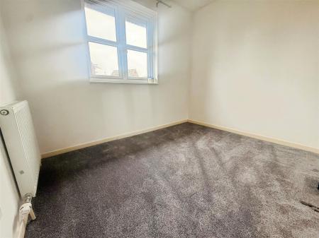 3 bedroom Semi-detached house to let in Vallis Close, Poole