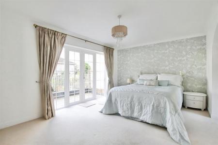 4 bedroom Detached house to let in Marlborough Place, Wimborne