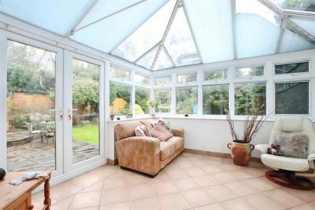 4 bedroom Detached house to let in Marlborough Place, Wimborne